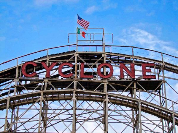 Montaña rusa Cyclone