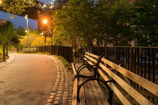 Zona de descanso en DUMBO John Street Park