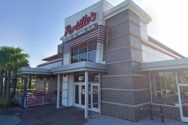 Restaurante Portillo's en Chicago donde homenajean al papa León XIV